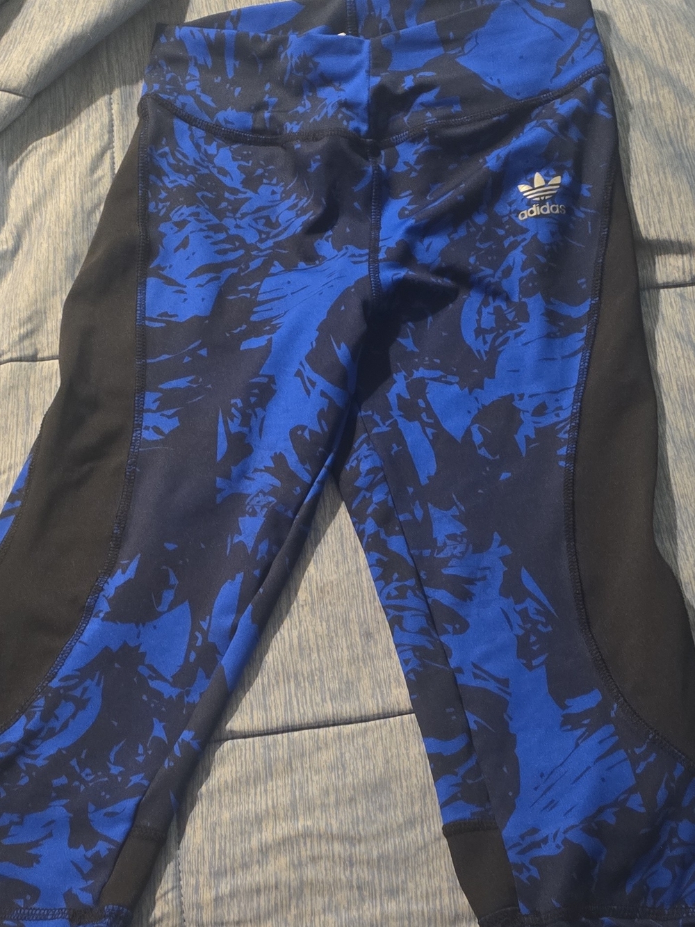 adidas Girls' Blue Black Printed Capri Leggings - Kids Bottoms